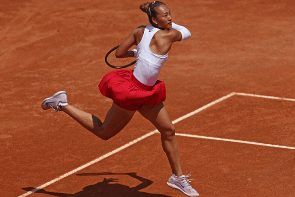 Zheng Qinwen brilla con su primera victoria en arcilla en el Abierto de Italia Zheng_Qinwen_brilla_con_su_primera_victoria_en_arcilla_en_el_Abierto_de_Italia