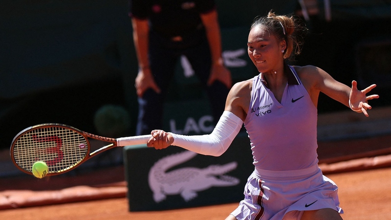 Zheng Qinwen brilla en los octavos de final del Abierto de Francia Zheng_Qinwen_brilla_en_los_octavos_de_final_del_Abierto_de_Francia
