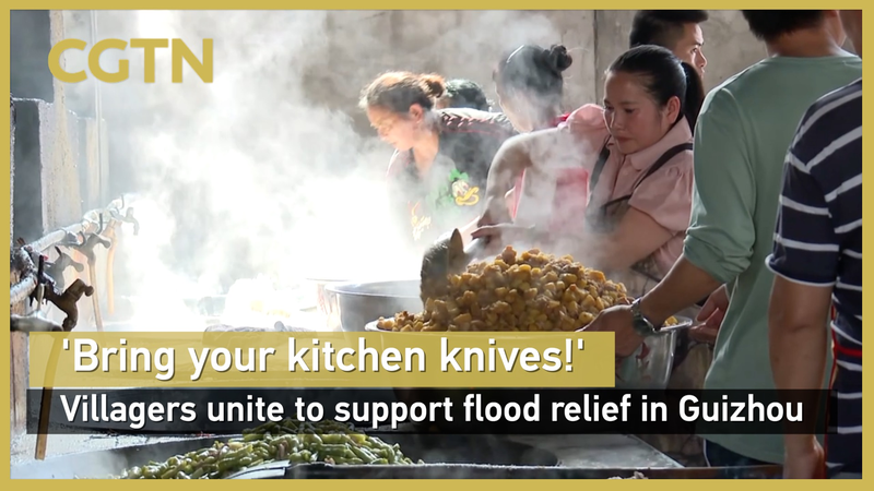 Trae tus cuchillos de cocina: ¡Aldeanos de Guizhou se unen para el alivio de inundaciones! video poster