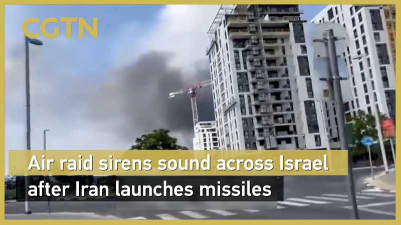 Alerta en Israel: 20 misiles disparados, suenan sirenas de ataque aéreo 🚨 video poster