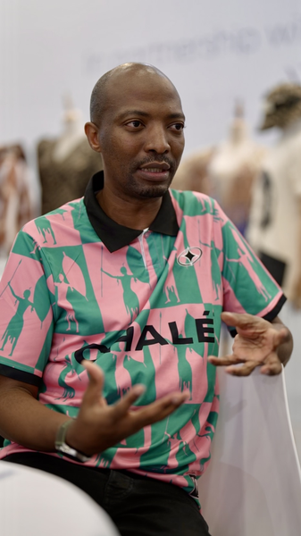 Fusión de moda: Thula Sindi sobre la sinergia China-África Fusión de moda: Thula Sindi sobre la sinergia China-África video poster