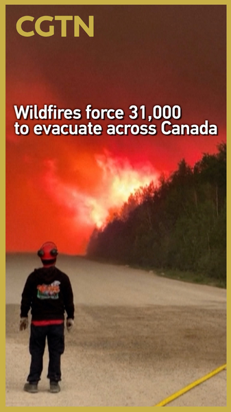 Los incendios forestales obligan a evacuar a 31,000 personas en Canadá video poster