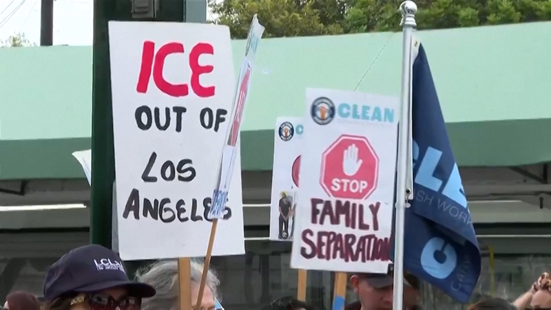Las protestas en LA se encienden por redadas de inmigración video poster