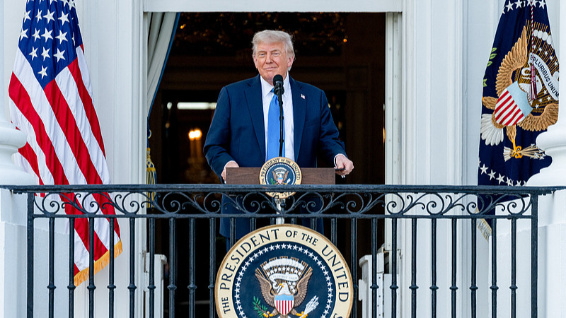 ¿Pueden el Congreso y los Tribunales Frenar las Órdenes Ejecutivas de Trump?