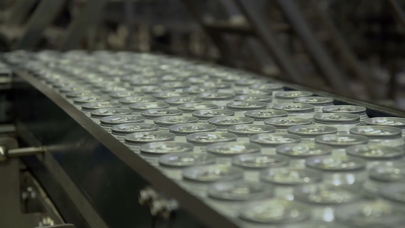 El impacto del arancel pone en peligro a las cervecerías artesanales de EE. UU. video poster