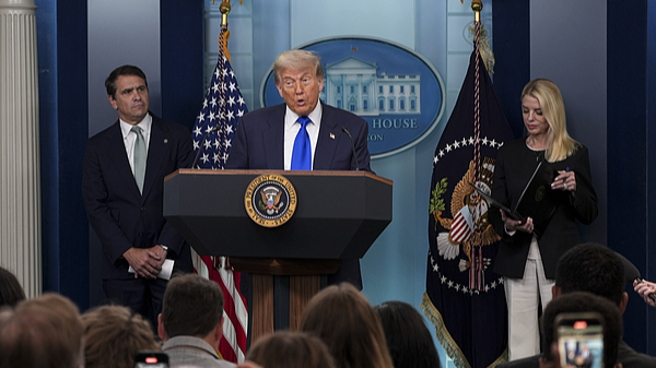 El Megaproyecto de Trump supera obstáculo en el Senado en medio de un drama político