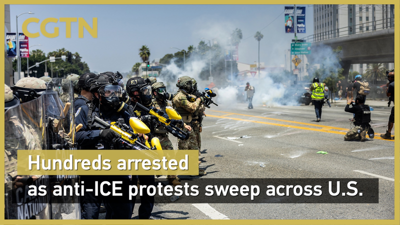 Cientos_arrestados_mientras_las_protestas_contra_ICE_se_extienden_por_EE_UU_ video poster