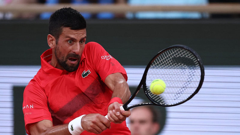 Djokovic avanza a los octavos de final del Abierto de Francia con su victoria número 99