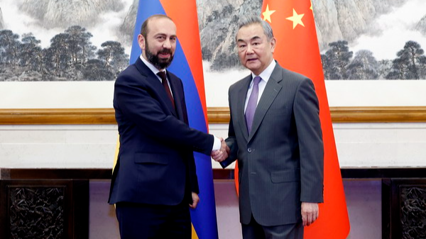 El_canciller_chino_insta_a_reforzar_los_lazos_con_Armenia