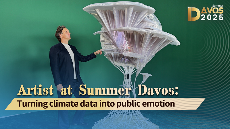 El arte transforma los datos climáticos en el Summer Davos video poster
