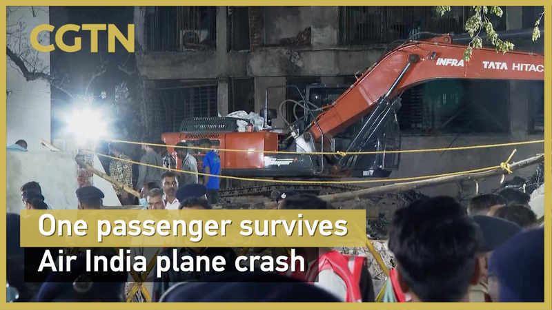 Accidente del Dreamliner de Air India: Más de 265 vidas perdidas video poster
