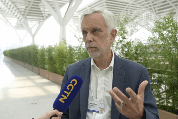 Revolución de la IA en Davos: Úsala o Quédate Atrás Revolución de la IA en Davos: Úsala o Quédate Atrás video poster
