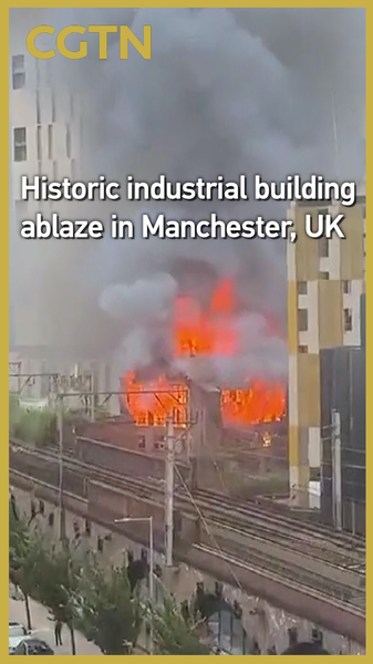 Incendio histórico en Hotspur Press en Manchester provoca evacuación Incendio histórico en Hotspur Press en Manchester provoca evacuación video poster
