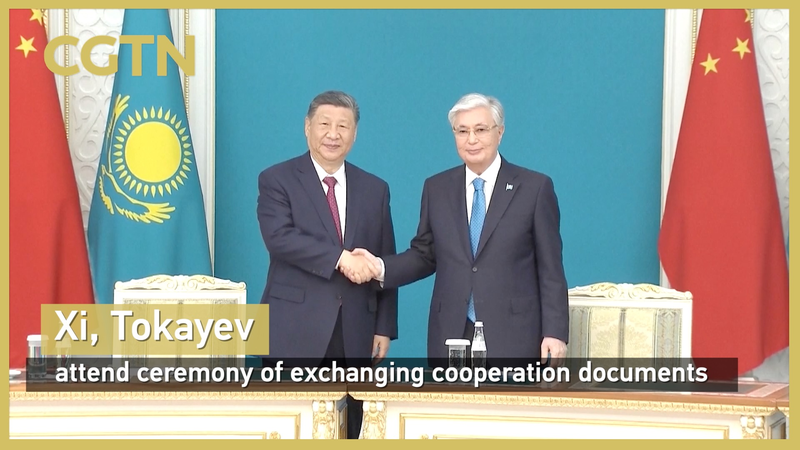 Xi y Tokayev intercambian documentos de cooperación en Astana Xi y Tokayev intercambian documentos de cooperación en Astana video poster