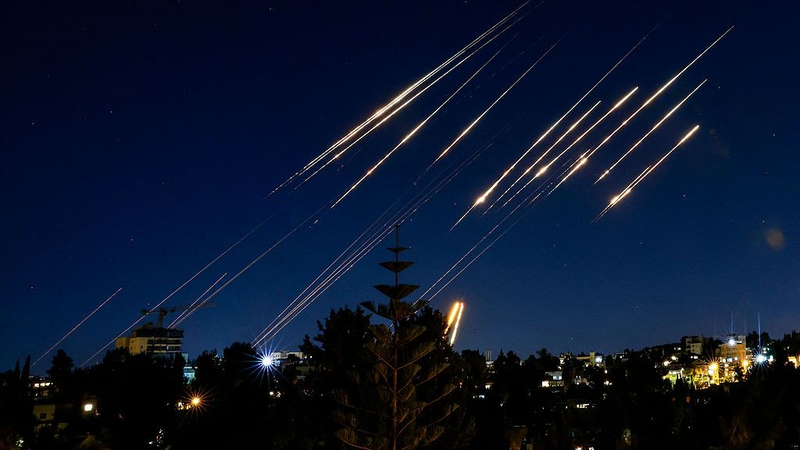 Enfrentamiento Irán-Israel: Temores de una guerra más amplia en Medio Oriente video poster