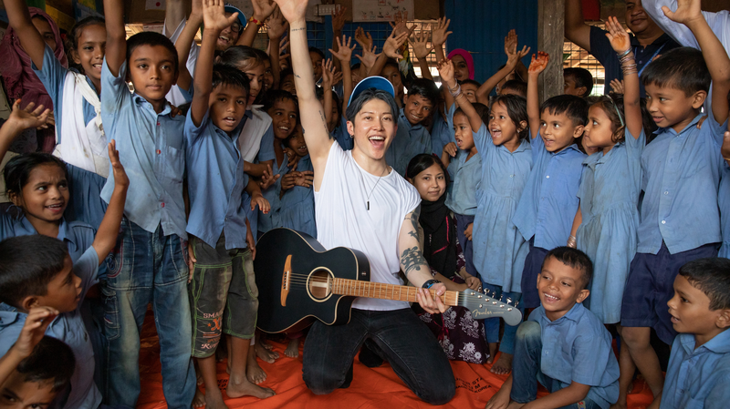 MIYAVI inspira esperanza a través de la música en el Día Mundial del Refugiado video poster