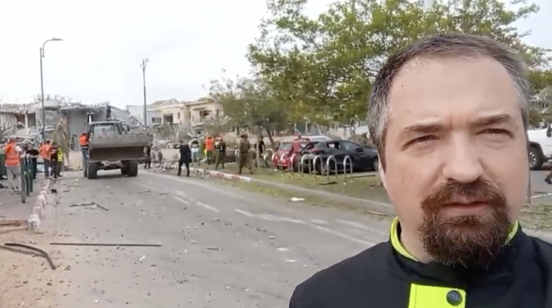 Irán ataca el centro de Israel tras bombardeo de EE.UU. video poster