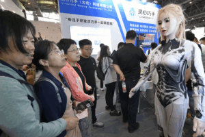 La_Expo_de_Robots_de_Hangzhou_Brilla_con_el_Estreno_de_Tesla_Bot