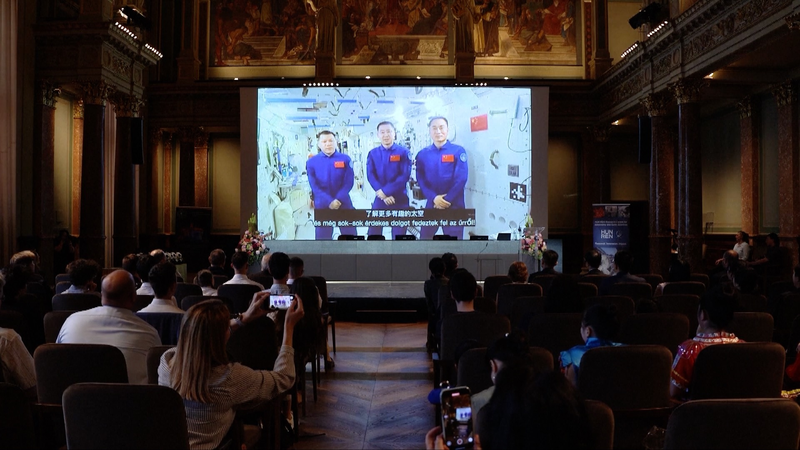 La_conferencia_Tiangong_despierta_curiosidad_en_Budapest video poster