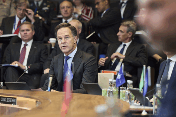Los_Ministros_de_la_OTAN_Lidian_con_Caminos_Divididos_sobre_el_Gasto_en_Defensa