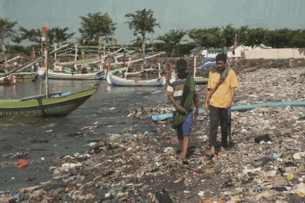 Nuestro Mundo de Plástico: Peligros Ocultos de la Contaminación video poster