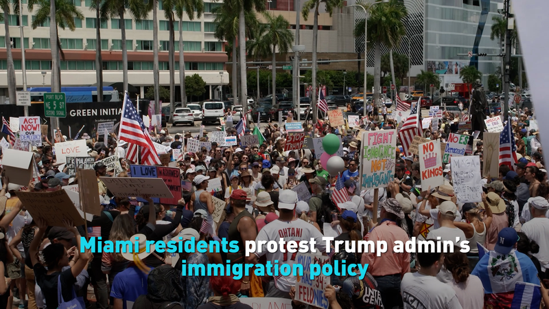 Protestas en Miami desafían la política de inmigración video poster