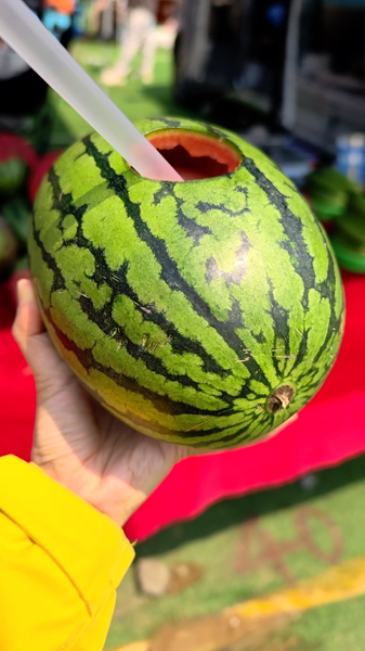 Vibras de verano: Disfruta Xiazhi con jugo de cáscara de sandía video poster