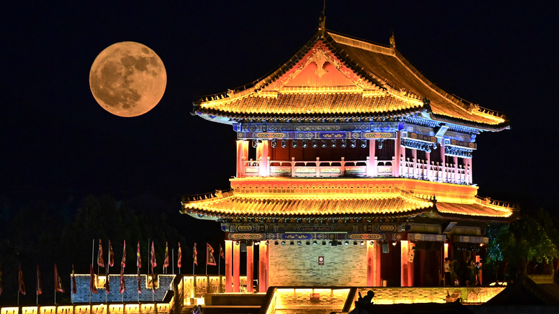 ¡Rara Luna de Fresa Baja ilumina el cielo de junio! ¡Rara Luna de Fresa Baja ilumina el cielo de junio!