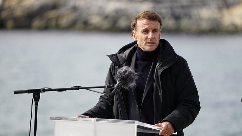 Macron en Groenlandia: Defiende la autonomía, critica las afirmaciones de EE.UU.