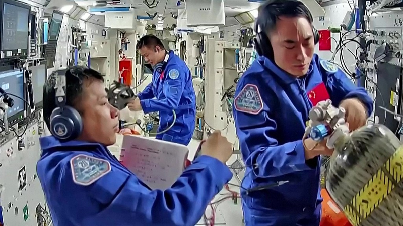 Estudiantes húngaros despegan con astronautas de la estación espacial china