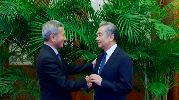 Impulso Diplomático: Wang Yi y Balakrishnan Fortalecen Lazos