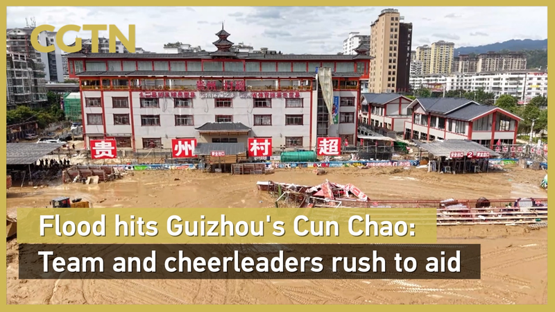 Inundación de Cun Chao: Héroes de la Comunidad Rescatan Estadio Icónico video poster
