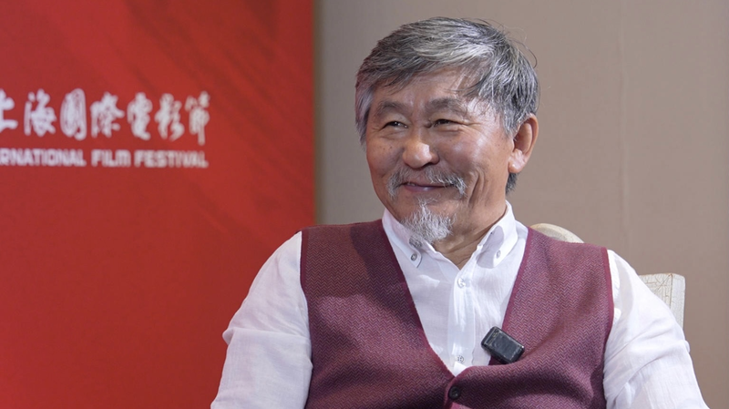 El sueño del cineasta kirguís: filmar en China video poster