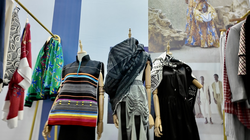 Diseñadores africanos hacen un movimiento audaz en el continente chino Diseñadores africanos hacen un movimiento audaz en el continente chino