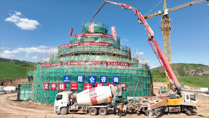 Telescopio_de_radio_mega_de_China_finalizado_en_Xinjiang