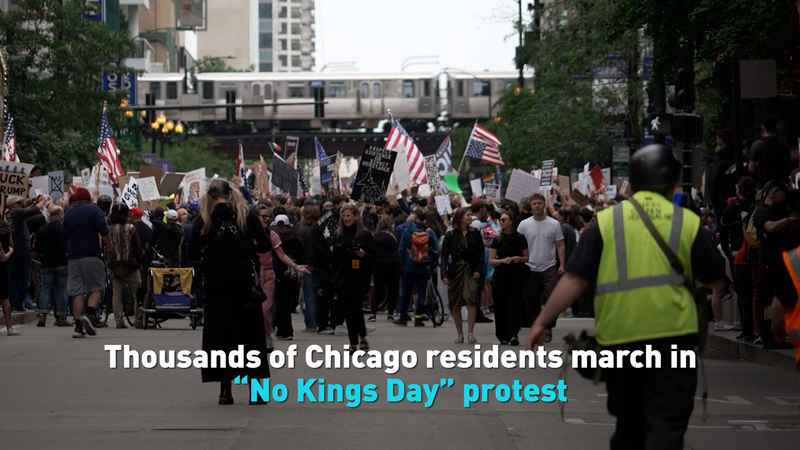 Protesta del 'Día Sin Reyes' en Chicago: Voces se alzan en todo el país video poster
