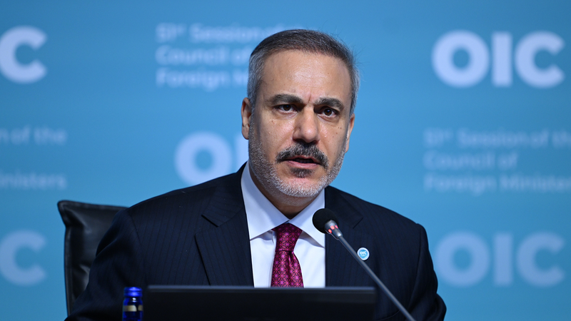 El FM Turco culpa a Israel por el caos regional en medio de ataques a Irán