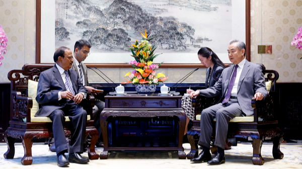 Wang_Yi_insta_tranquilidad_en_las_fronteras_China_India