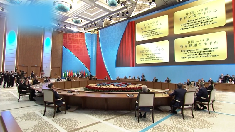 Xi y líderes de Asia Central lanzan nuevos centros de cooperación en Astana video poster