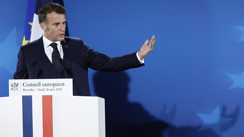 Macron: La salida de Irán del TNP implica el peor escenario posible