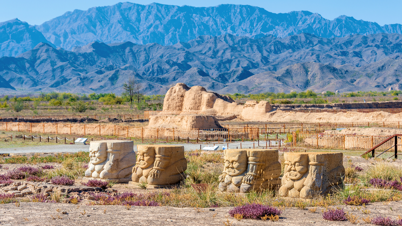 Tumbas de Xixia: Secretos de las "Pirámides del Este" inscritas por la UNESCO video poster