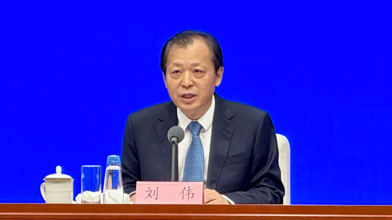 El auge del transporte en China: crecimiento récord bajo el 14.º Plan Quinquenal video poster