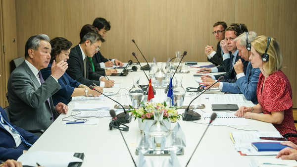 Wang Yi insta a la UE a adoptar un enfoque pragmático hacia China