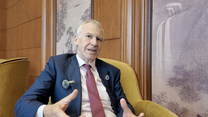 El ex primer ministro belga elogia el equilibrio entre tecnología y cultura en China video poster