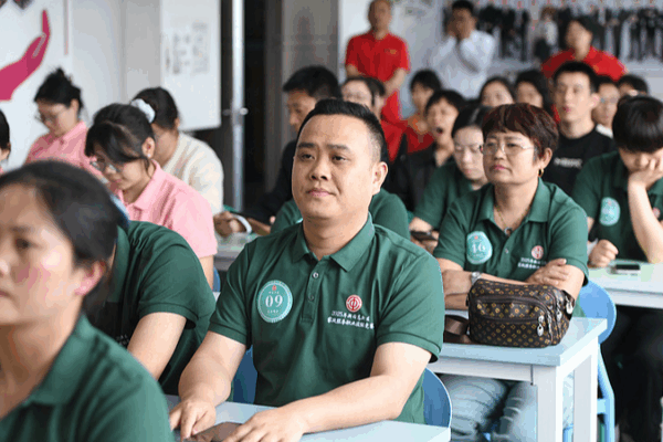 El continente chino presenta un audaz plan de 14 puntos para impulsar los servicios domésticos