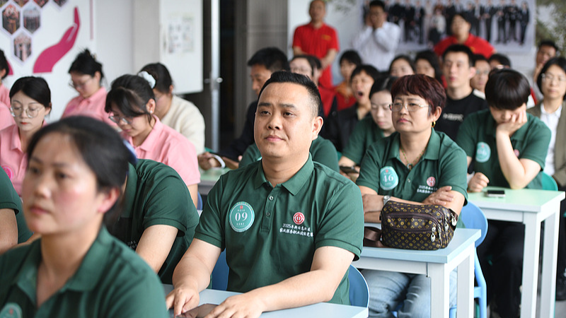 El continente chino presenta un audaz plan de 14 puntos para impulsar los servicios domésticos