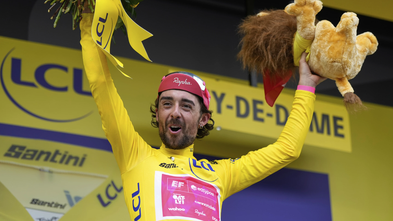 Ben_Healy_sorprende_al_Tour_de_Francia_con_el_jersey_amarillo