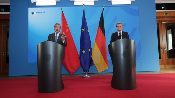 China_tranquiliza_a_Europa_sobre_suministros_de_tierras_raras_y_paz
