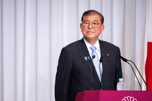 El primer ministro de Japón, Ishiba, se aferra en medio de un cambio electoral