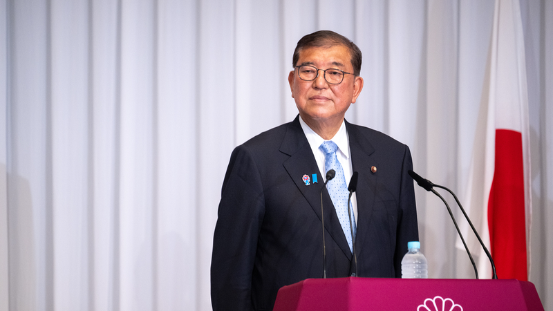 El primer ministro de Japón, Ishiba, se aferra en medio de un cambio electoral